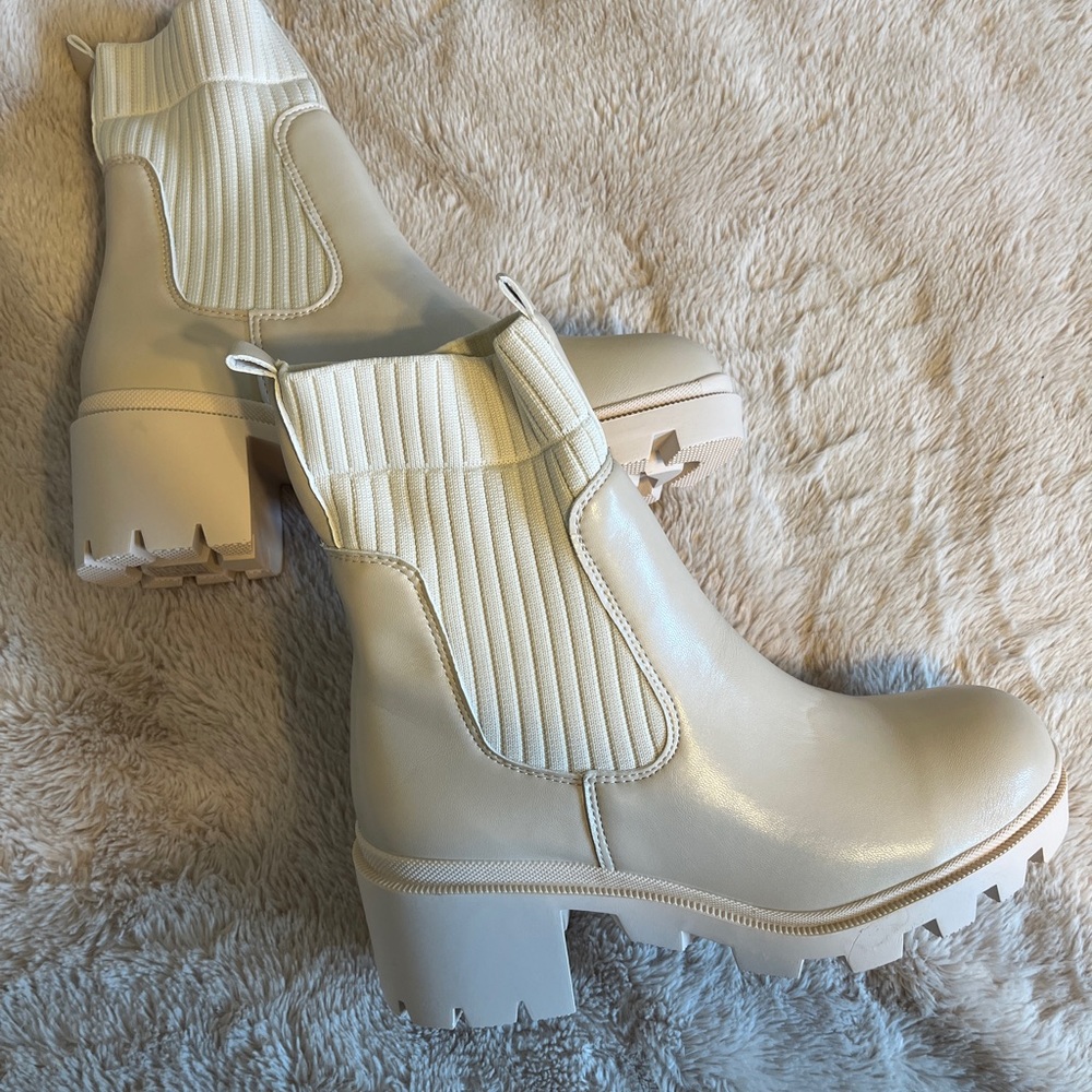 Women’s Cream Elastic Top Boots Size 39 EU/8 US